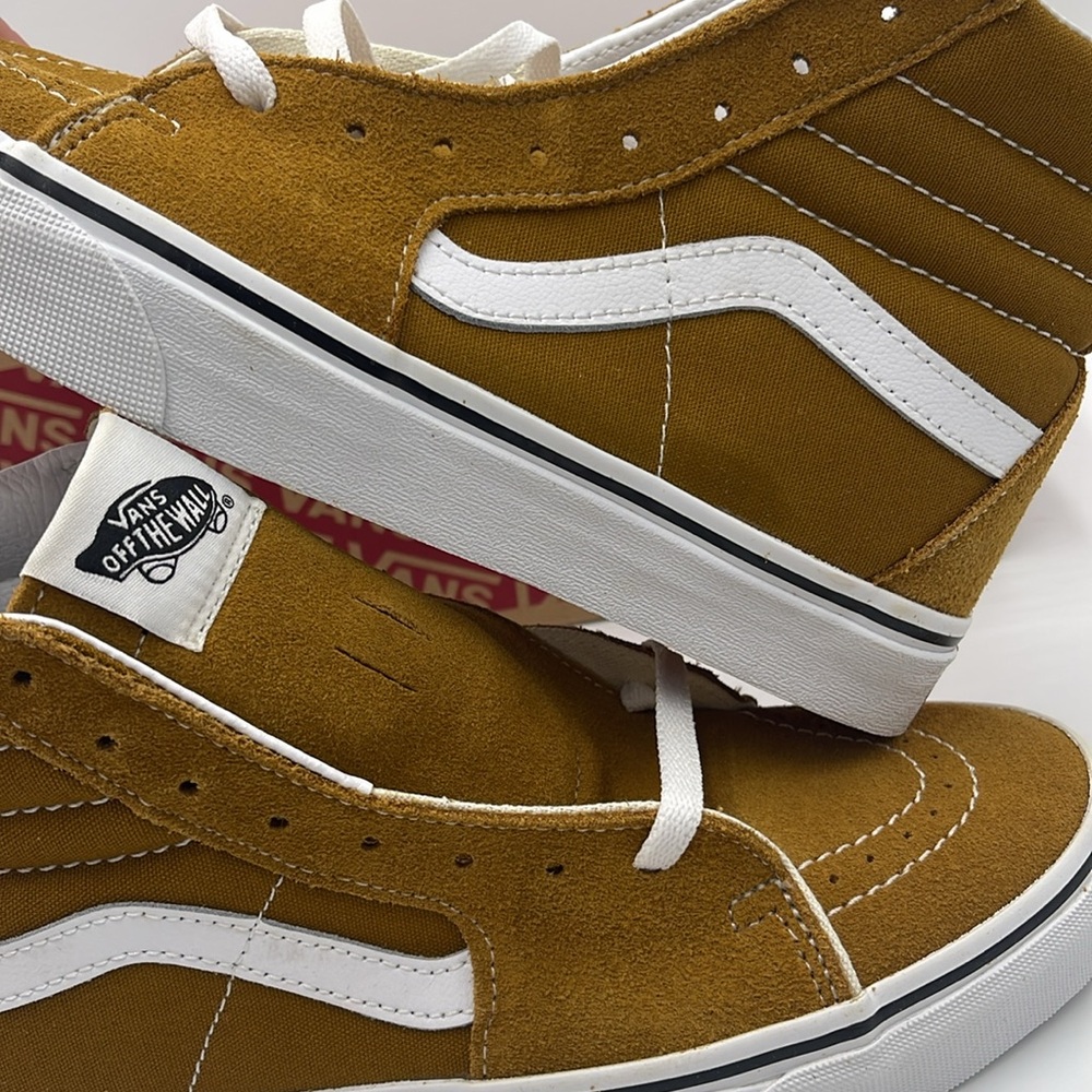 Vans Men’s High-Top Sneakers in Mustard White Sk8-Hi
Color Theory Golden Brown - Picture 15 of 16